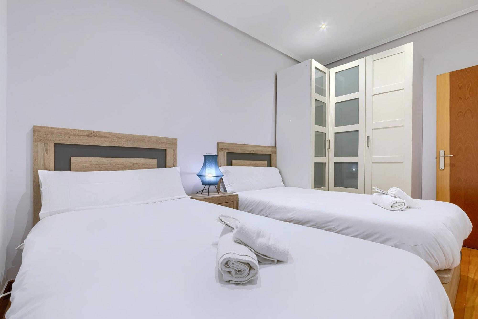 Ayuntamiento Cerca Del Casco Viejo & Parking Apartman Bilbao Kültér fotó